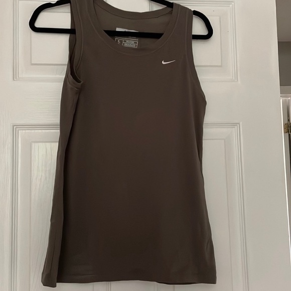NikeSportsTank - Picture 1 of 3